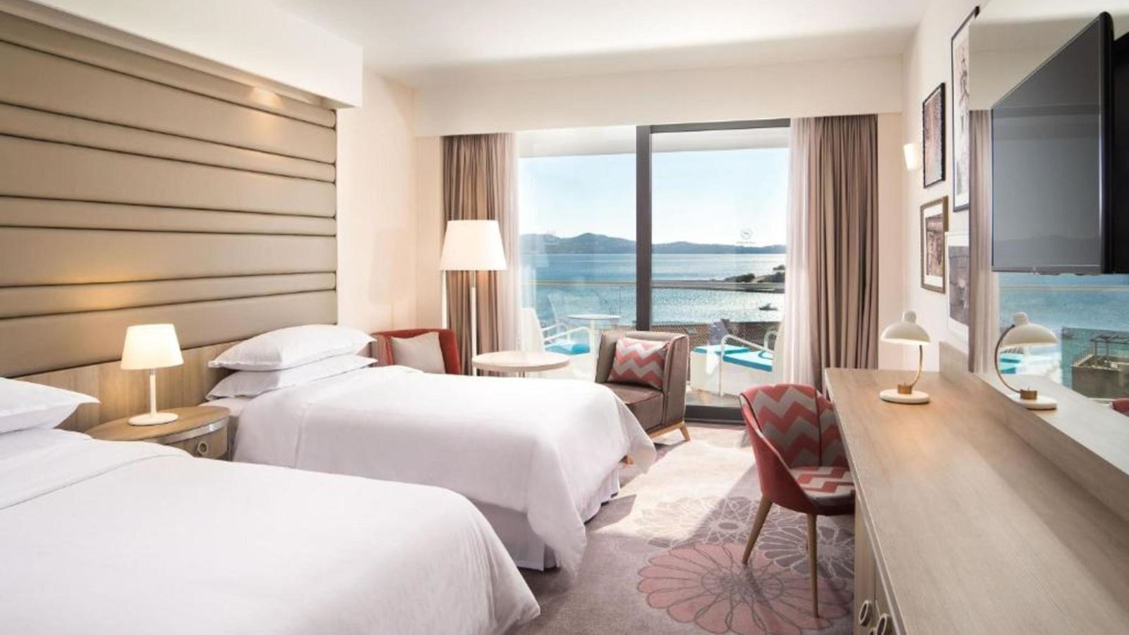 rooms-deluxe-room-sea-view-balcony