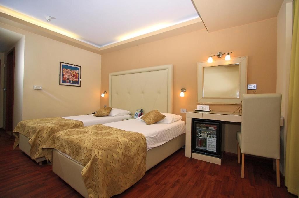 rooms-single-wchild-room-balcony