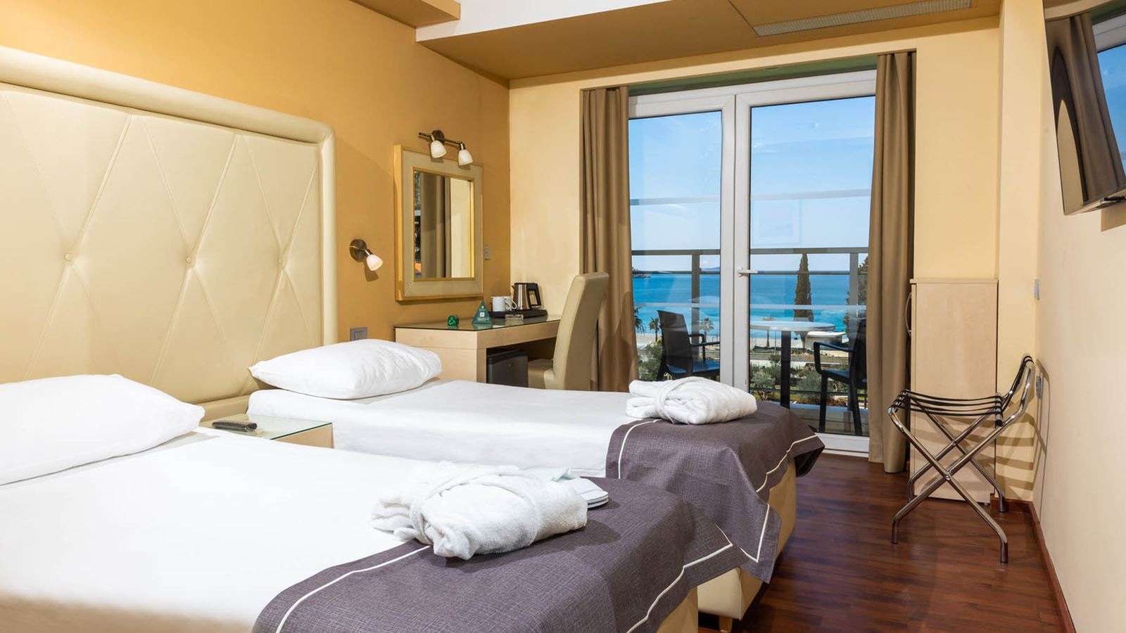 rooms-room-seaside-balcony