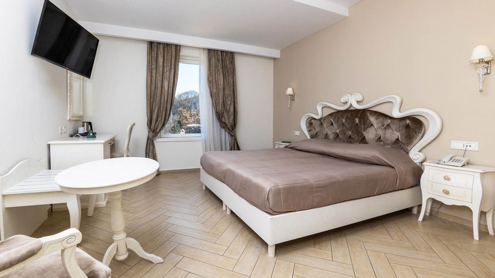 rooms-single-wchild-annex-room-balcony