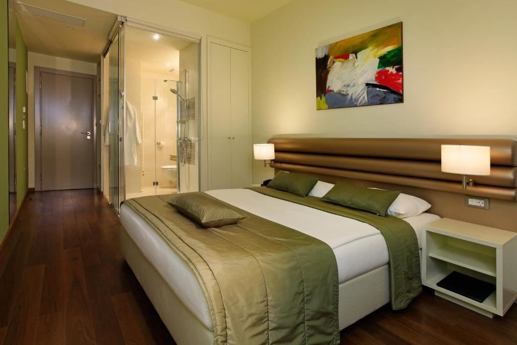 rooms-double-standard-room-balcony