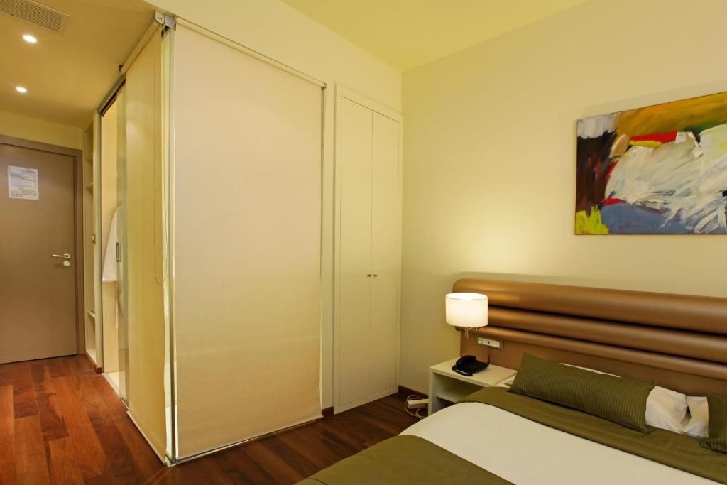 rooms-twin-standard-room-balcony