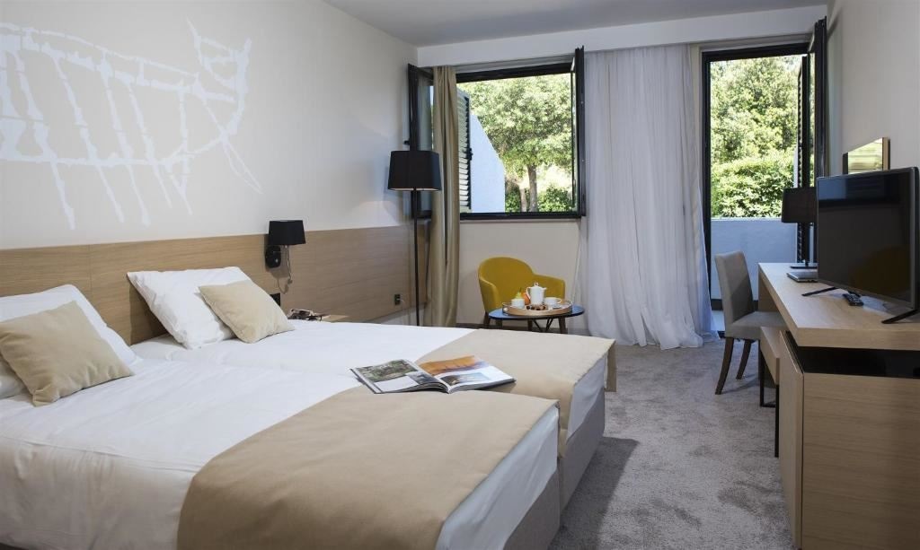 rooms-double-standard-room-park-view