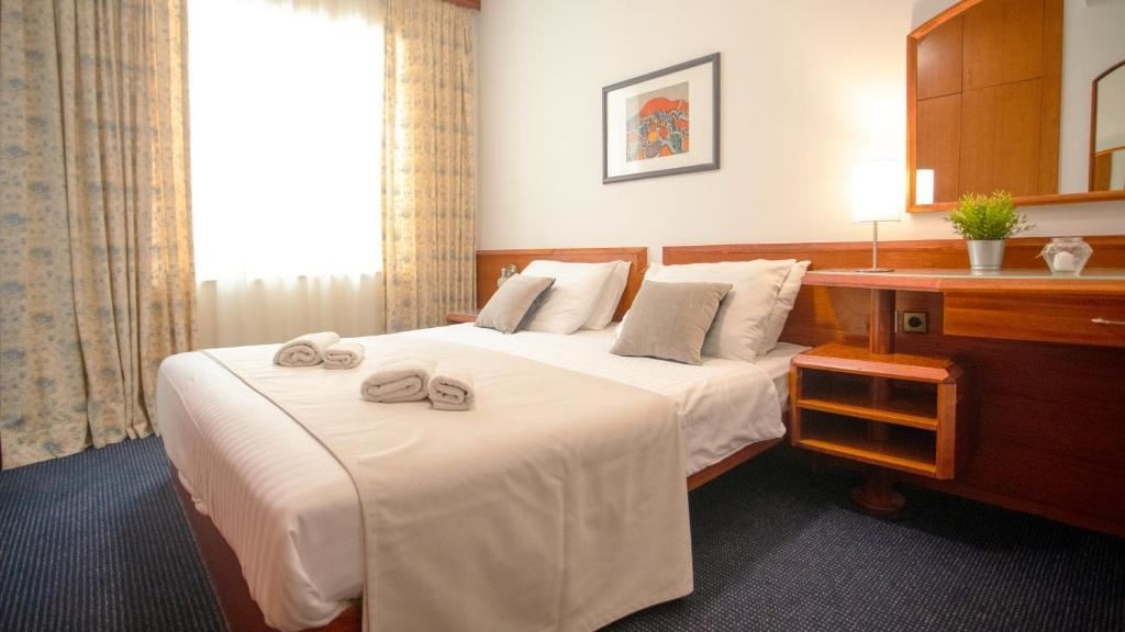 rooms-double-standard-room-park-view