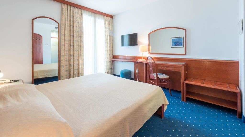 rooms-double-standard-room-park-view