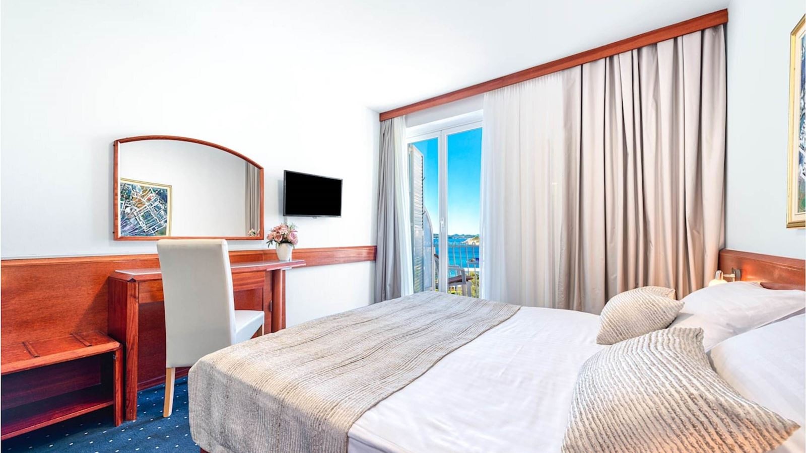 rooms-double-standard-room-seaview-balcony