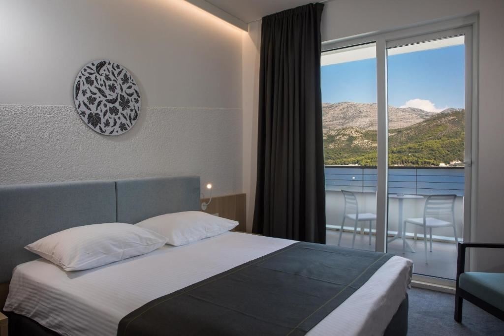 rooms-double-premium-room-seaside-balcony