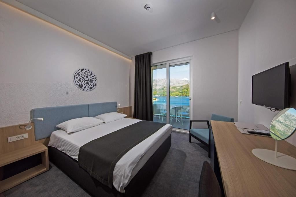 rooms-double-premium-room-seaside-balcony