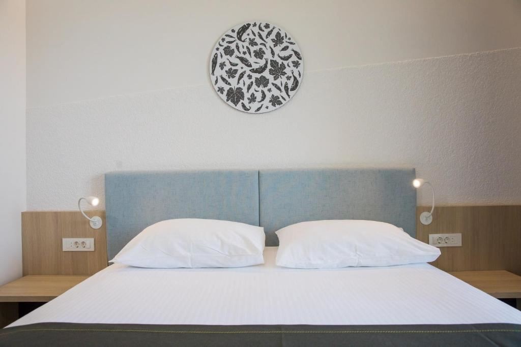 rooms-double-superior-room-seaside-balcony