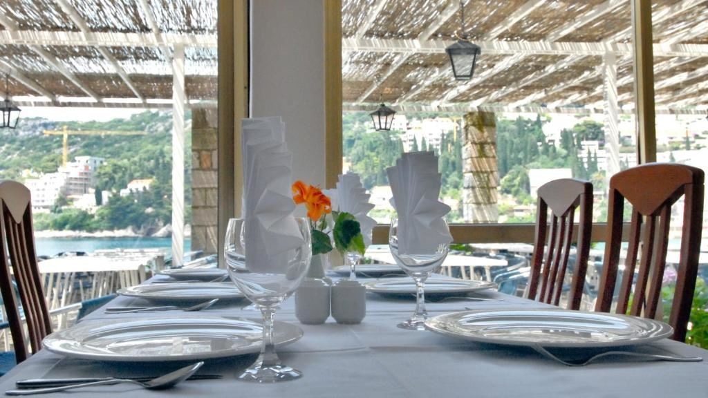 restaurants-restaurants