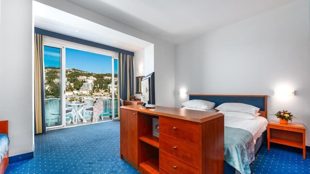 rooms-double-superior-room-seaview-balcony