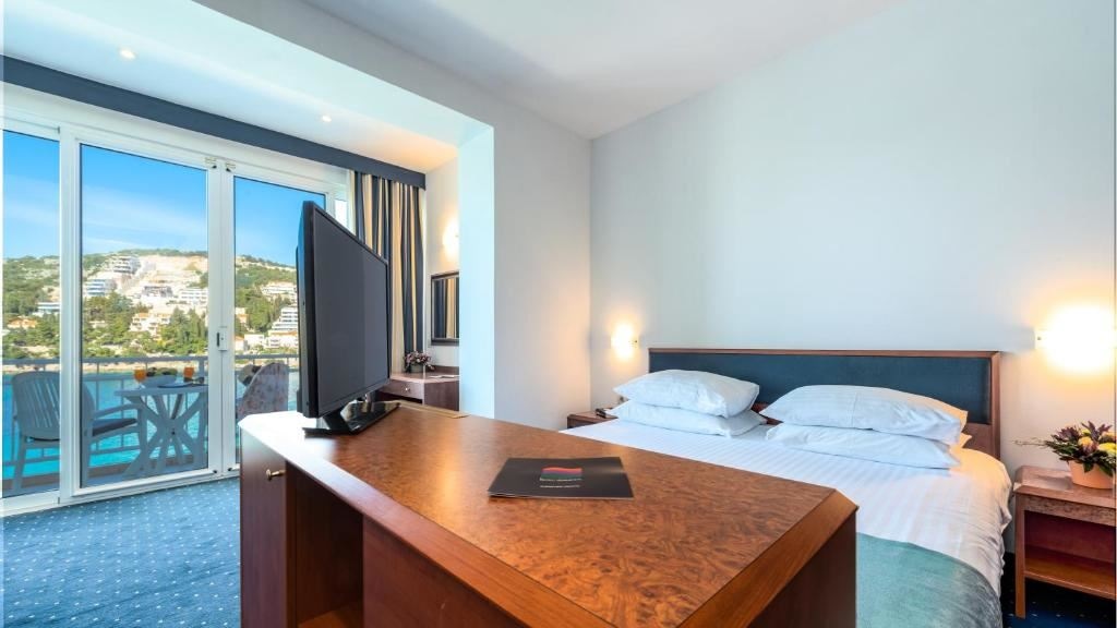 rooms-double-superior-room-seaview-balcony