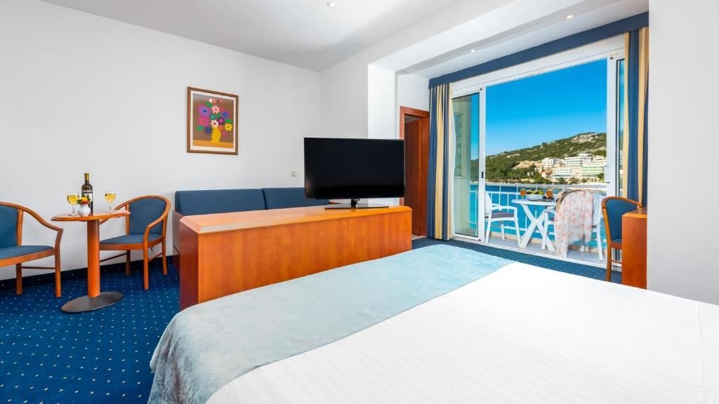 rooms-double-superior-room-seaview-balcony