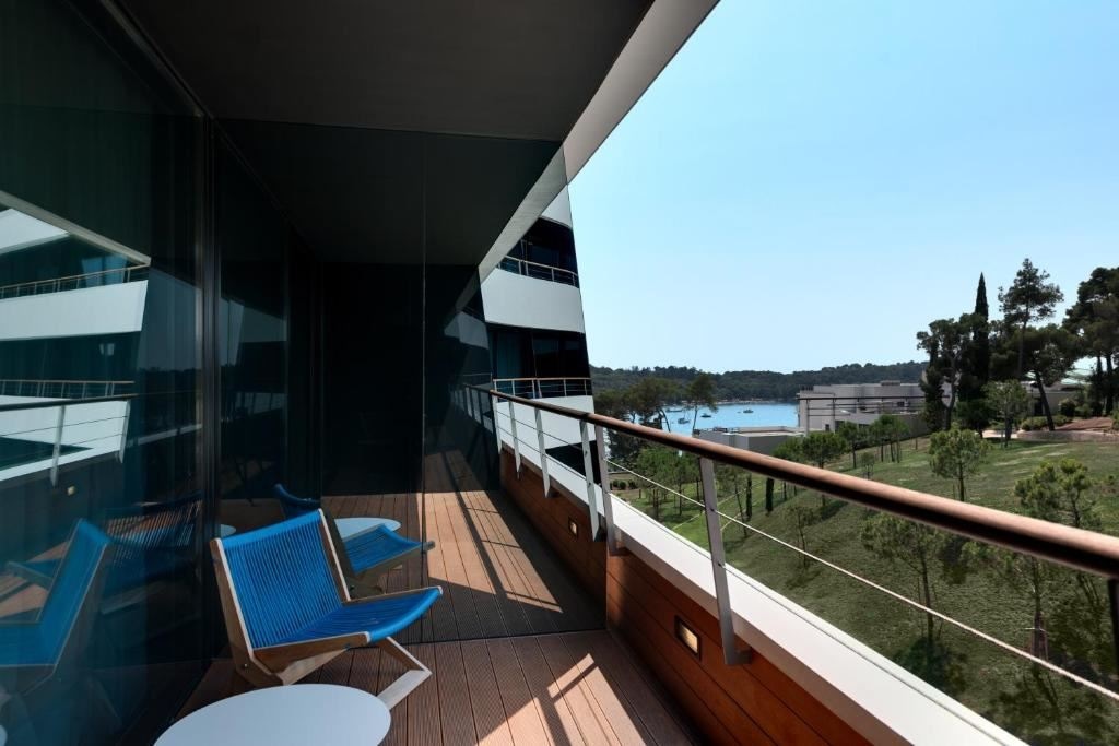 rooms-double-premium-room-balcony-or-terrace