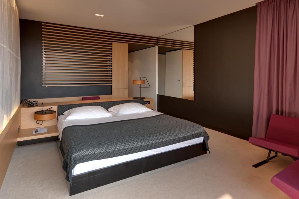 rooms-double-grand-room-park-view-balcony