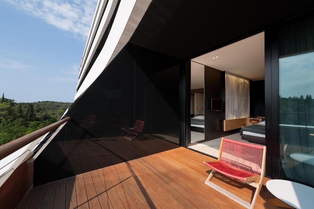 rooms-double-grand-room-park-view-balcony