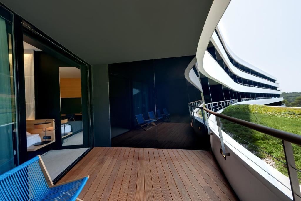 rooms-2-rooms-familyroom