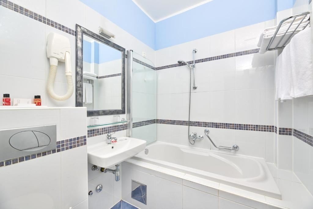 rooms-1-bedroom-classic-villa-park-view