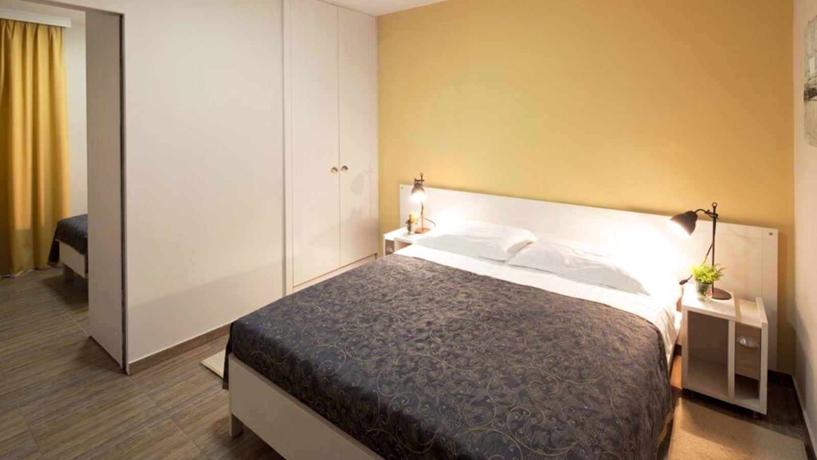 rooms-2-bedroom-classic-apartment-park-view-balcony