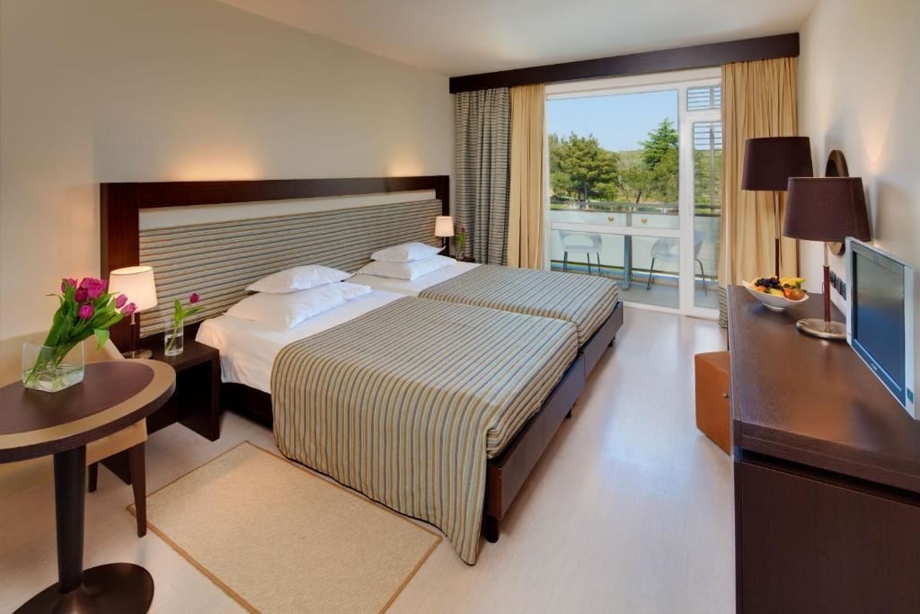 rooms-2-connectingrooms-classic-room-park-view-balcony