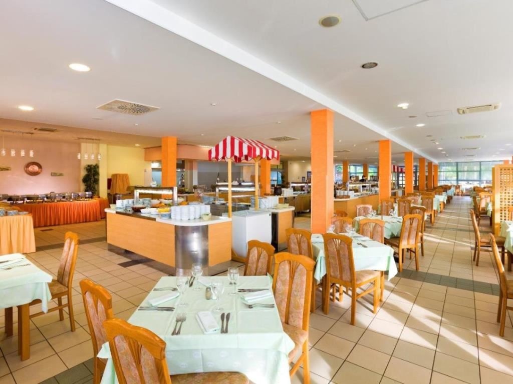 restaurants-restaurant