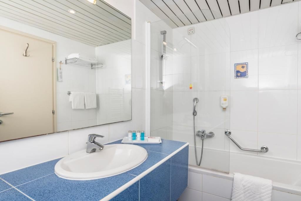 rooms-double-classic-room-park-view-balcony