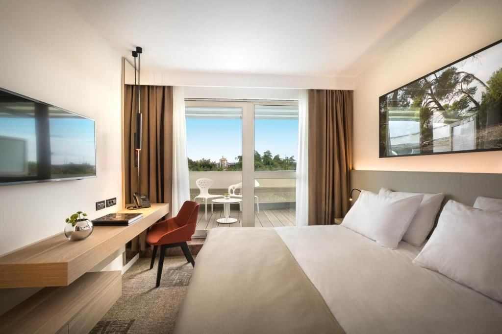 rooms-double-standard-room-balcony