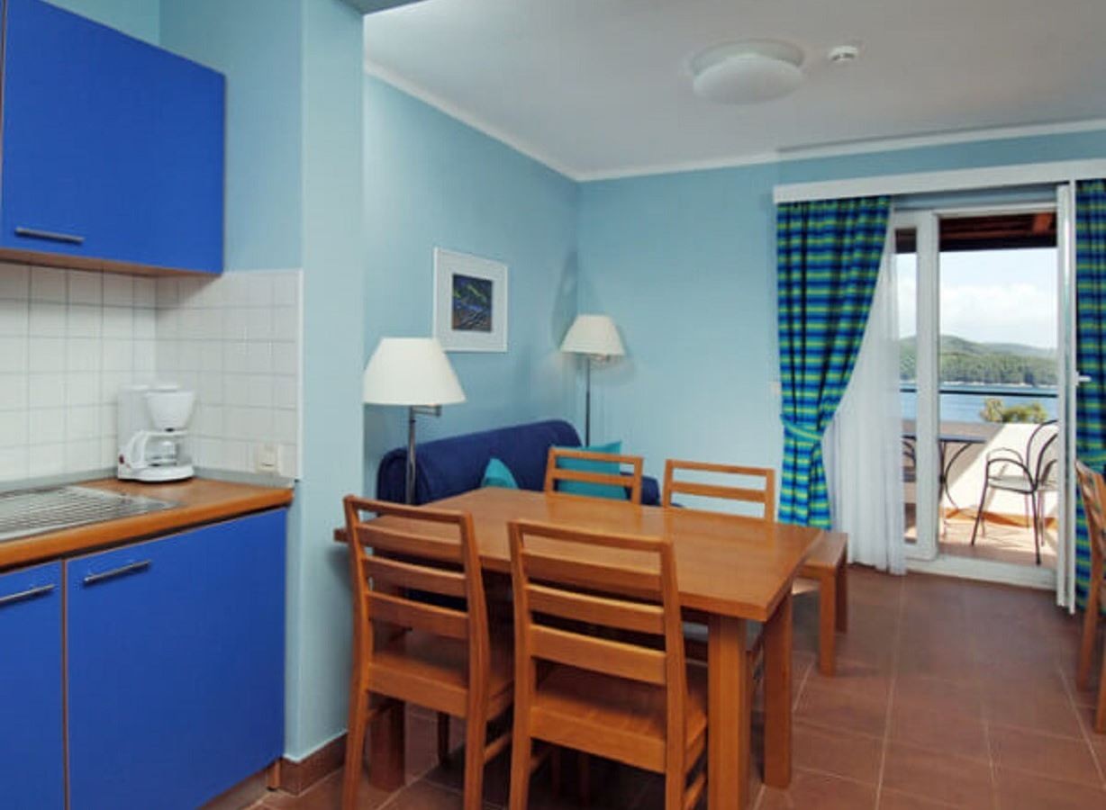 rooms-1-bedroom-apartment-balcony-or-terrace