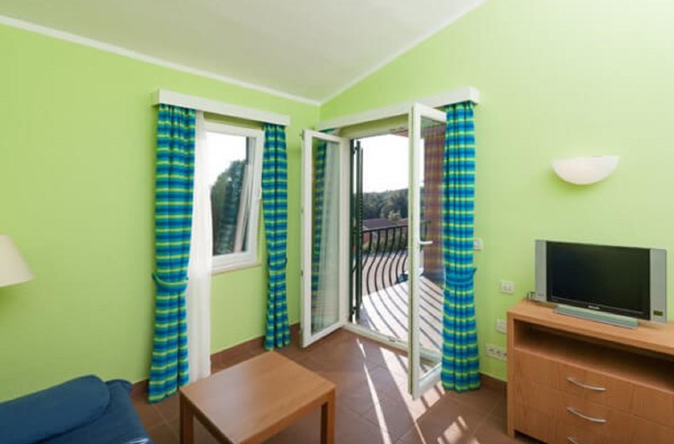 rooms-1-bedroom-superior-apartment-balcony-or-terrace