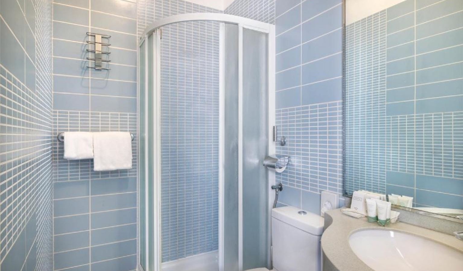 rooms-1-bedroom-basic-apartment-terrace