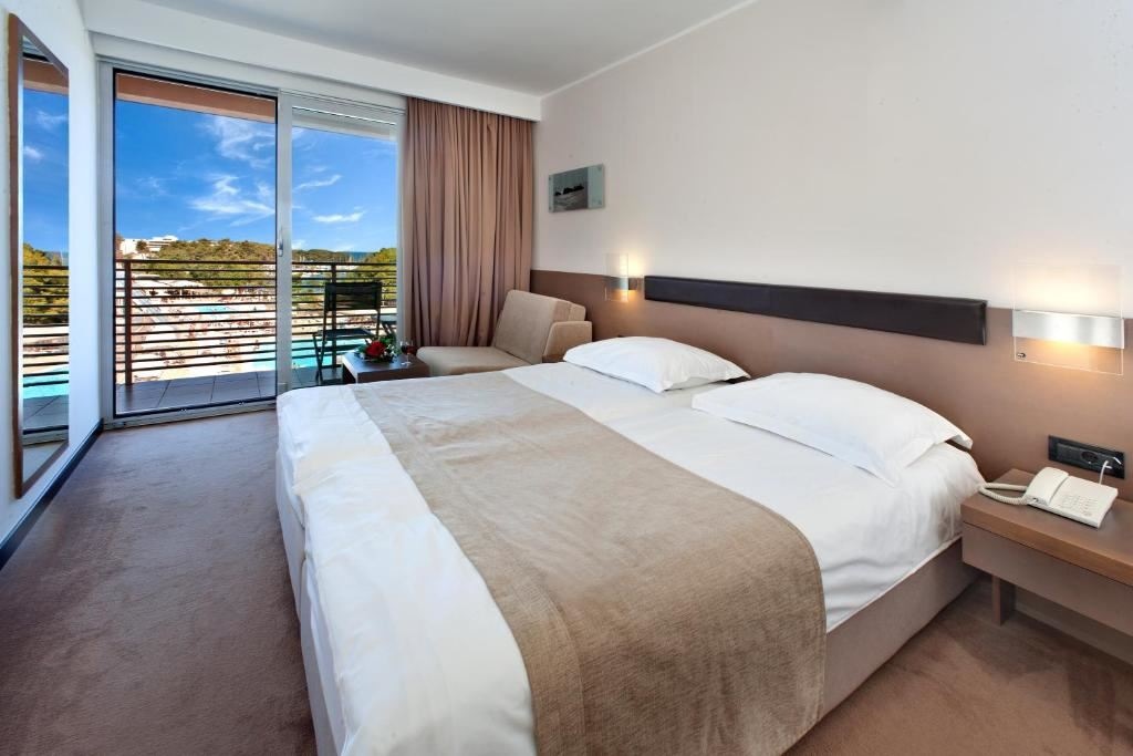 rooms-premium-room-seaview-balcony-promotion