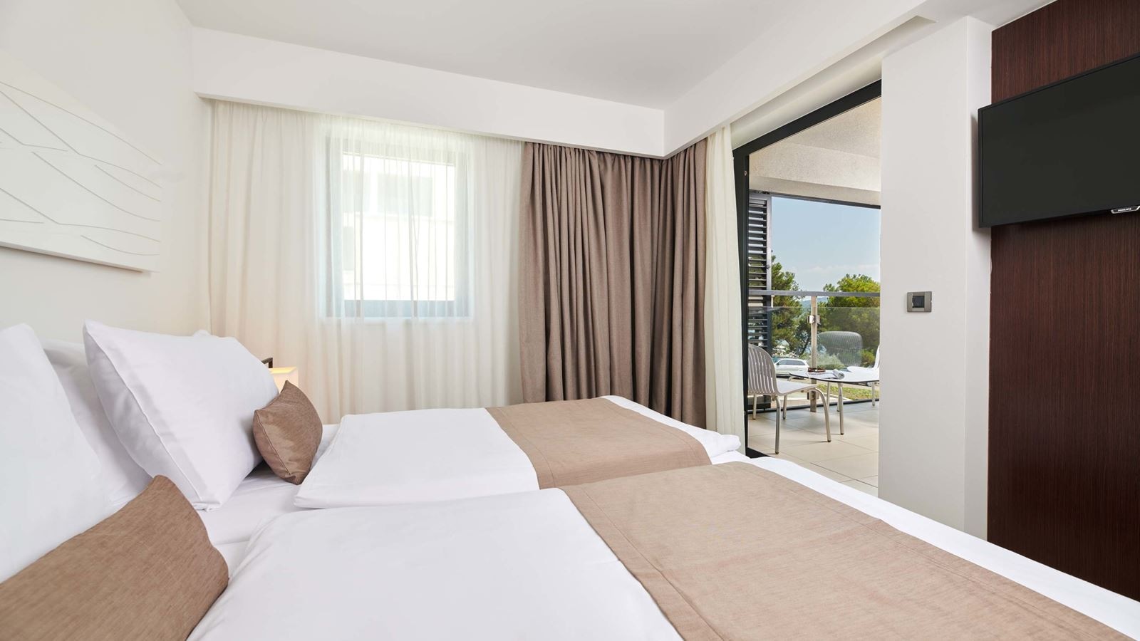 rooms-double-superior-room-park-view-balcony