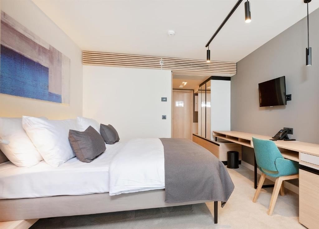 rooms-family-room-sea-view-balcony-offer