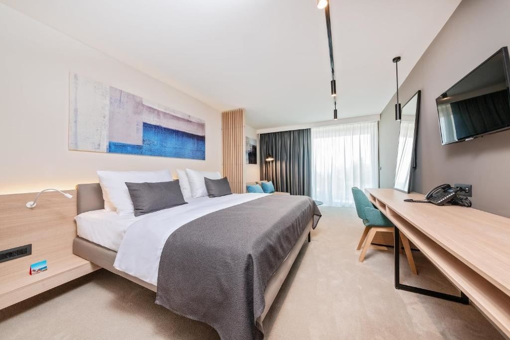 rooms-family-room-sea-view-balcony-offer