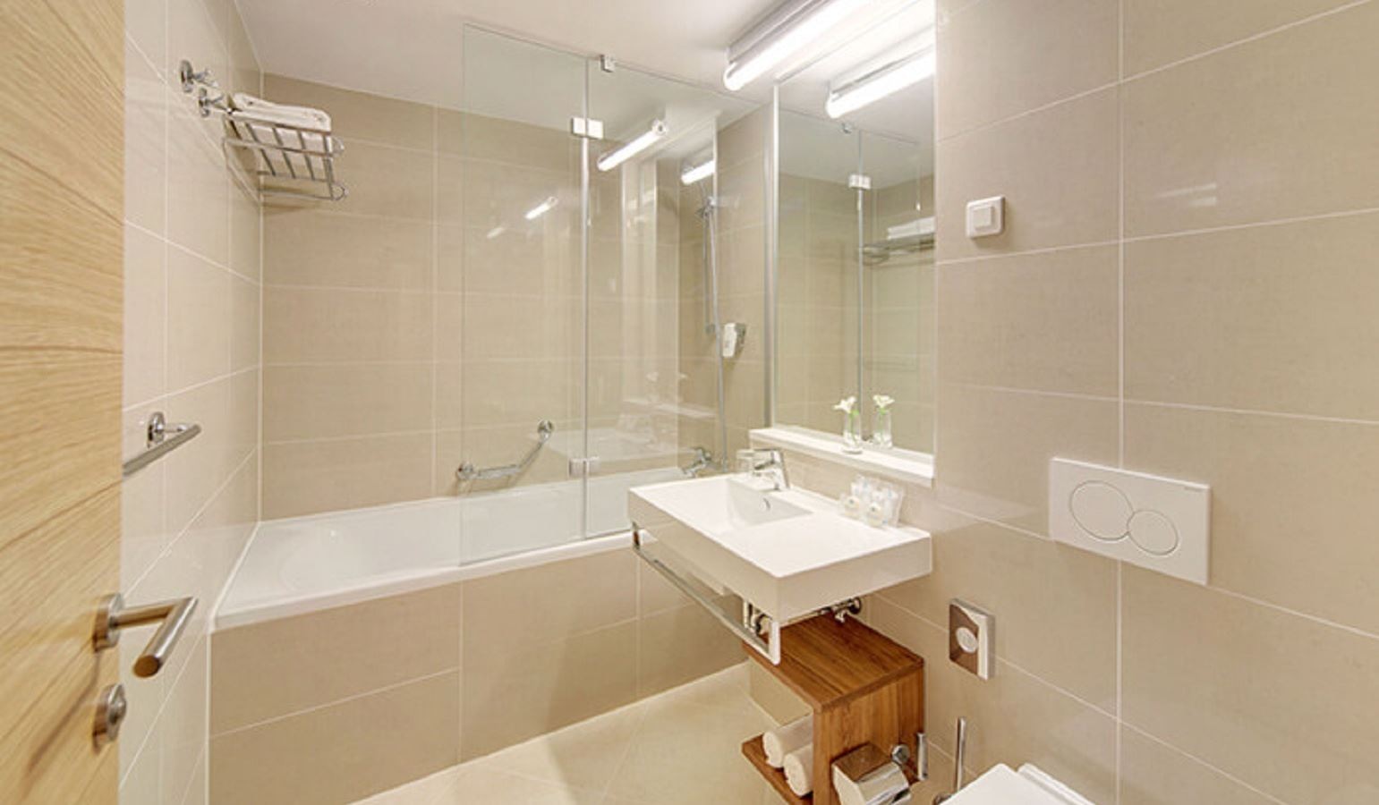 rooms-triple-annex-superior-room-sea-side-balcony