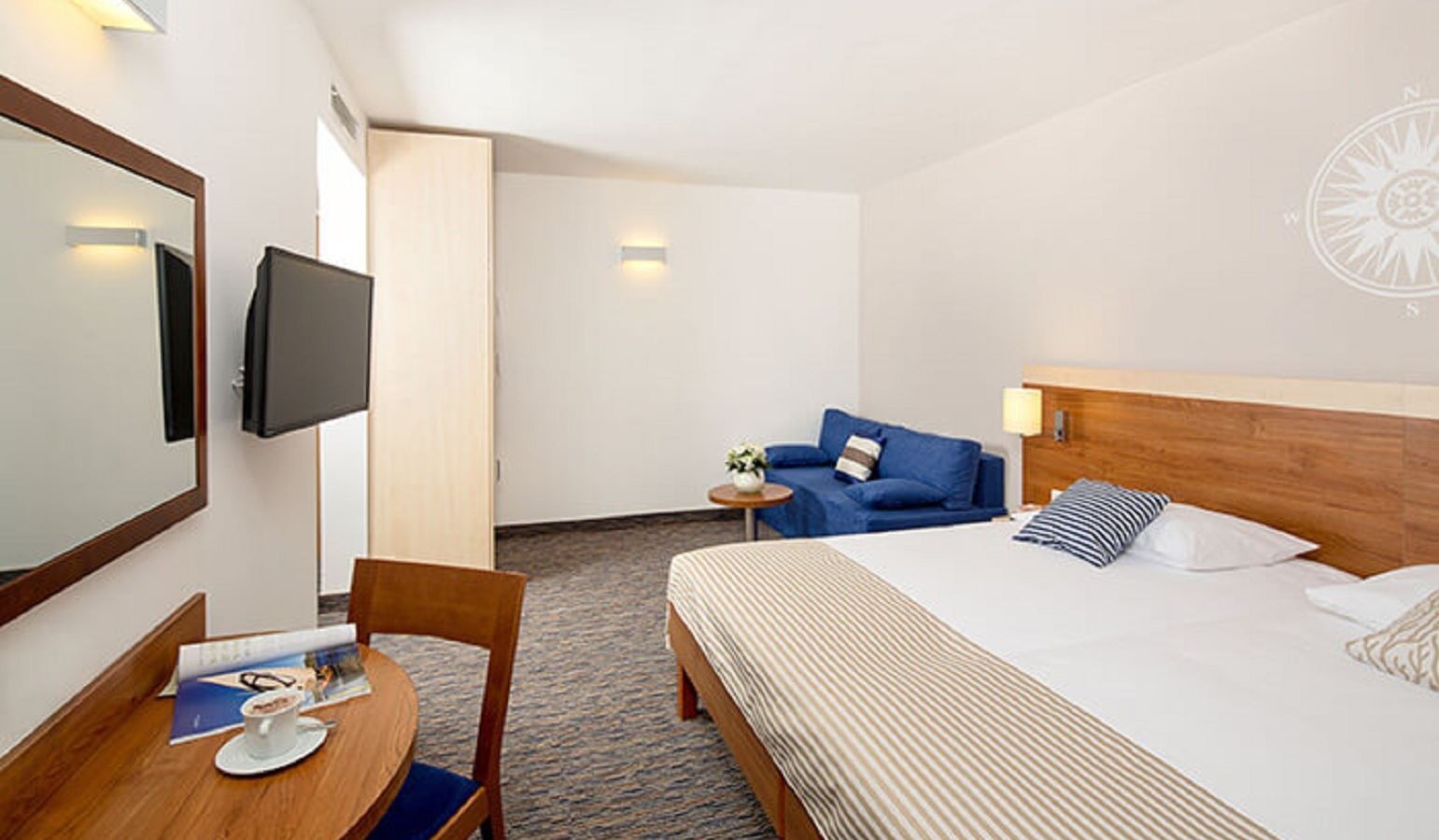 rooms-triple-annex-superior-room-sea-side-balcony