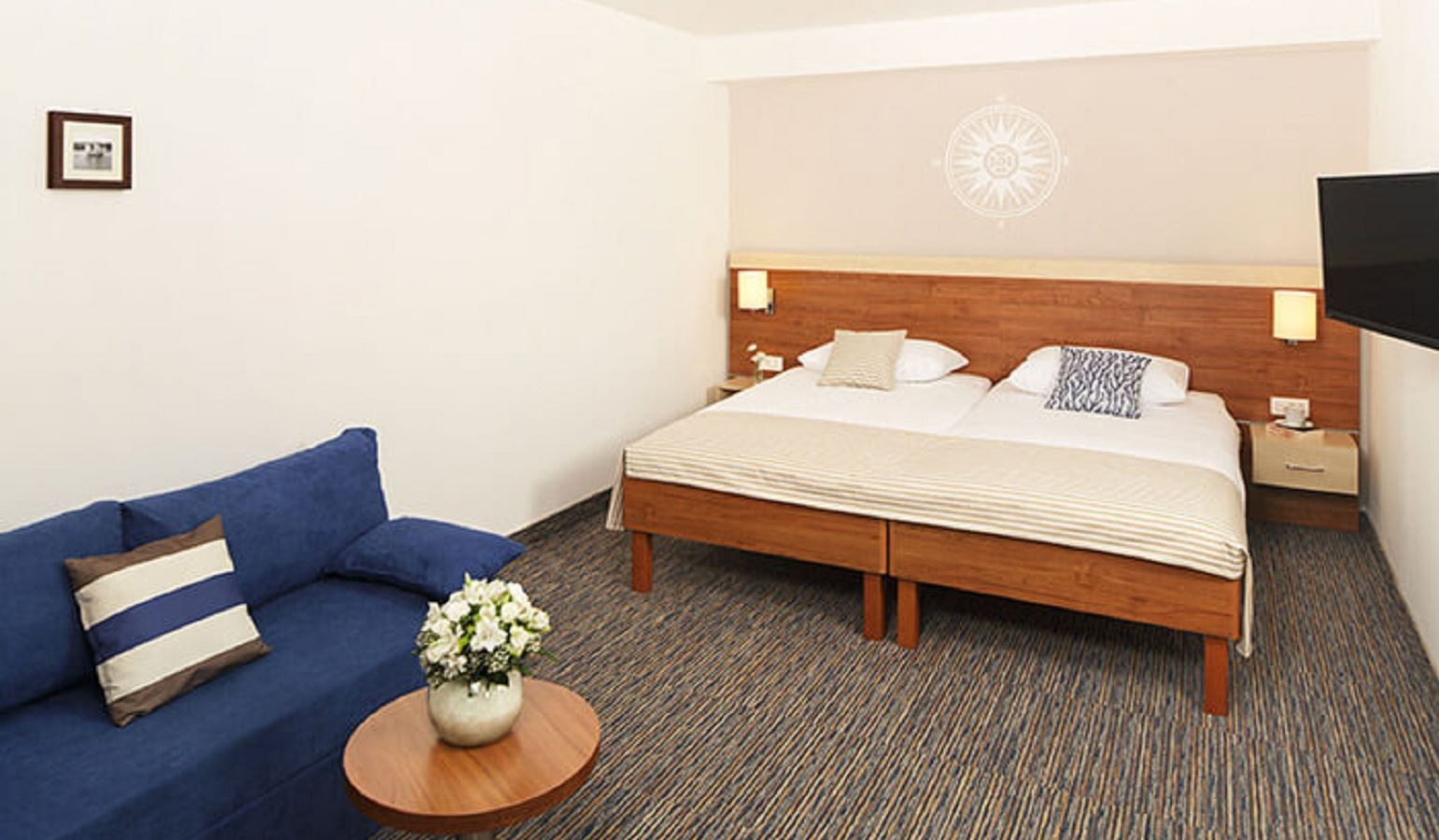 rooms-triple-superior-room-sea-side-balcony