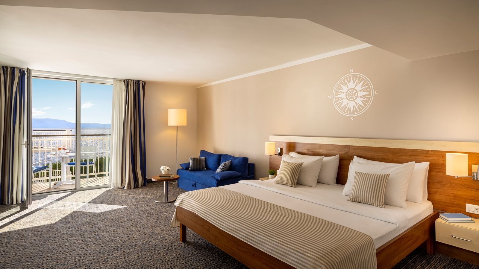 rooms-triple-superior-room-sea-side-balcony