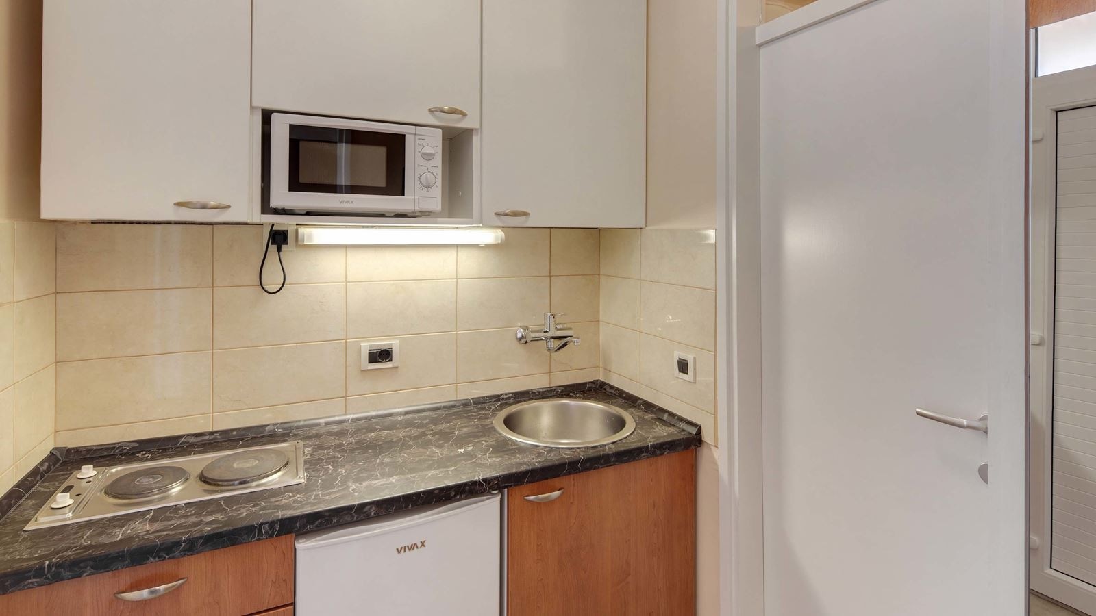 rooms-1-bedroom-classic-apartment-park-view-balcony