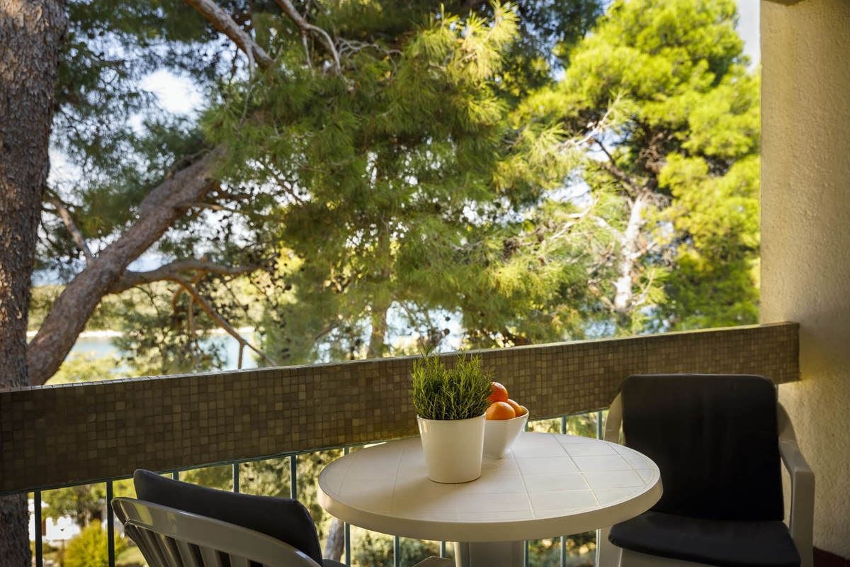 rooms-triple-premium-room-seaside-balcony