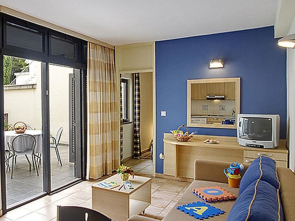 rooms-2-bedroom-apartment-terrace