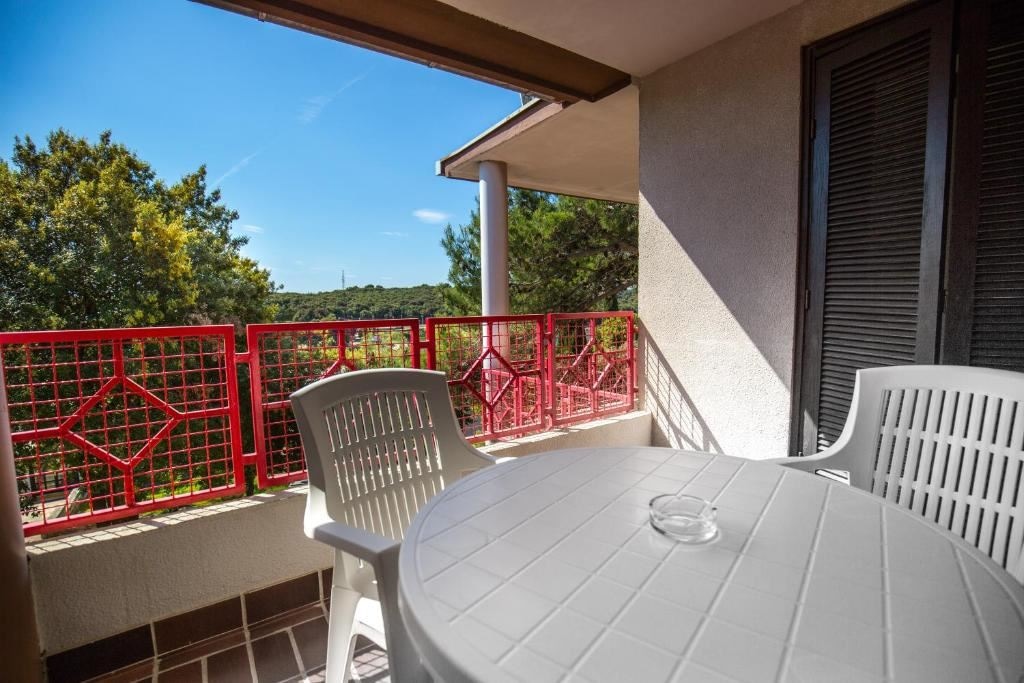 rooms-1-bedroom-apartment-park-view-balcony