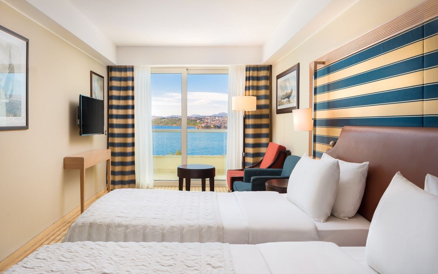rooms-deluxe-room-seaview-balcony