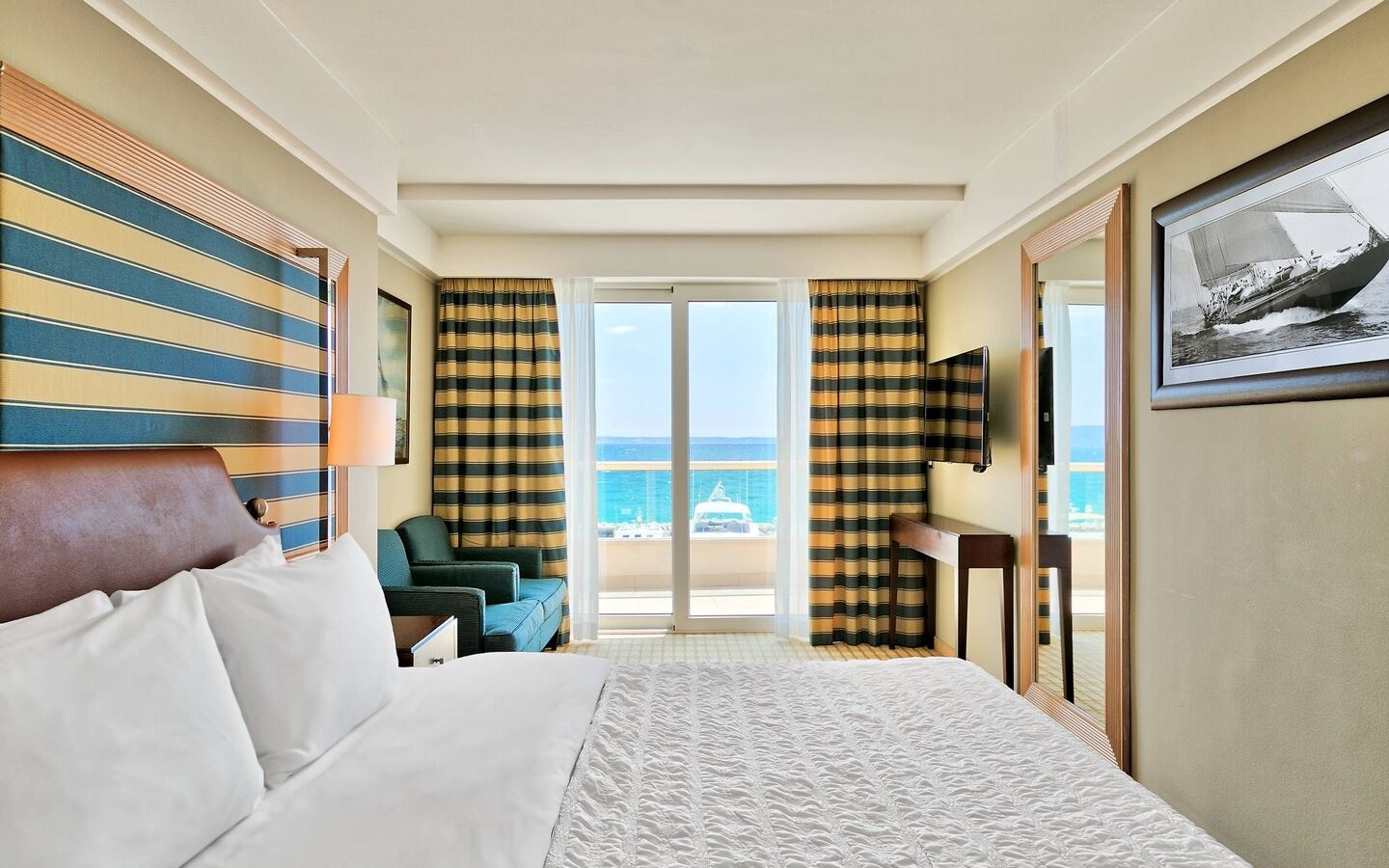 rooms-elegance-room-seaview-balcony
