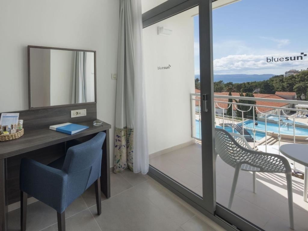 rooms-standard-room-seaside-balcony