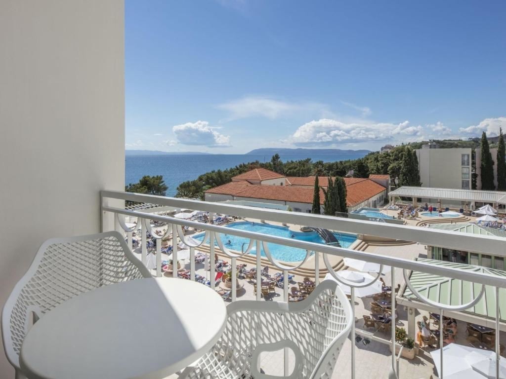 rooms-superior-room-seaside-balcony