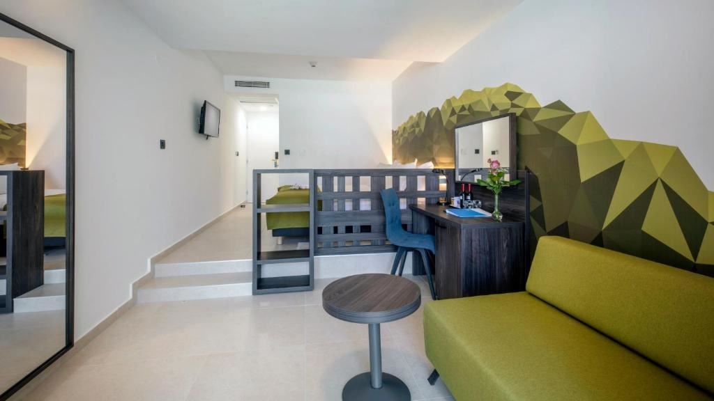 rooms-superior-room-seaside-balcony