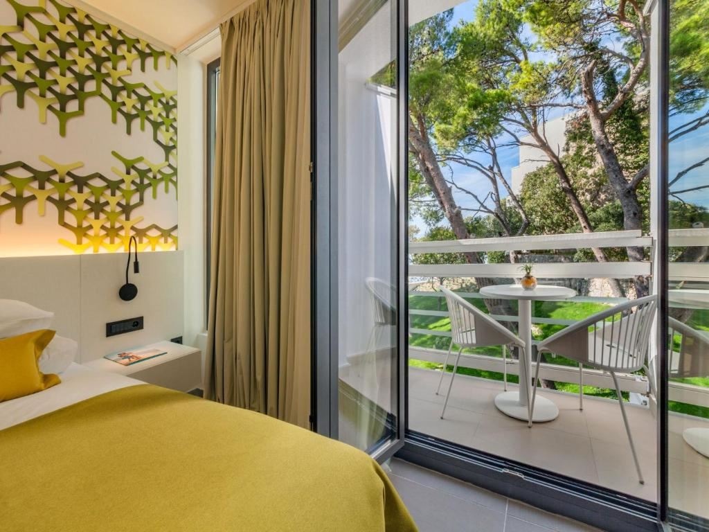 rooms-annex-room-balcony