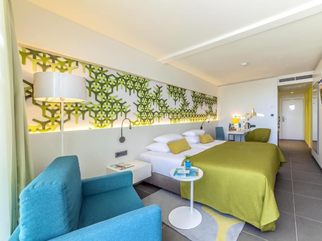 rooms-superior-room-seaside-balcony