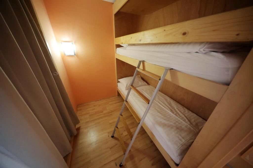 rooms-large-family-room